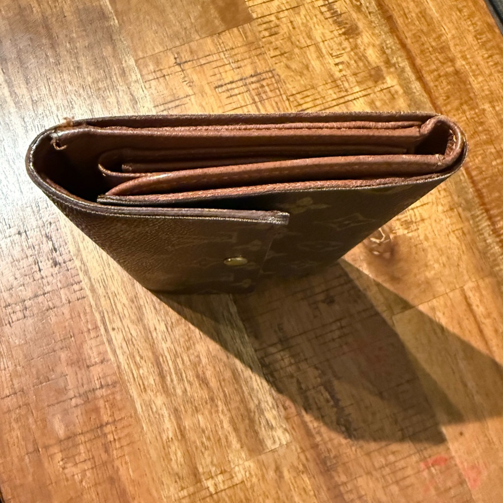 EUC Authentic Louis Vuitton Brown and Gold Monogram Wallet - Picture 14 of 17